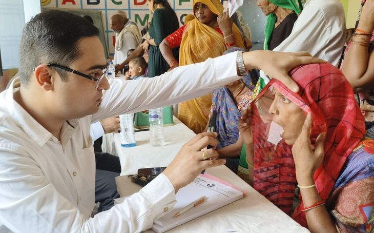 भिंड के मानपुरा में स्वास्थ्य शिविर: 248 मरीजों में 80 से अधिक नेत्र रोगी मिले, ग्रामीणों को मिली राहत