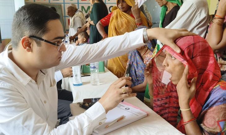 भिंड के मानपुरा में स्वास्थ्य शिविर: 248 मरीजों में 80 से अधिक नेत्र रोगी मिले, ग्रामीणों को मिली राहत