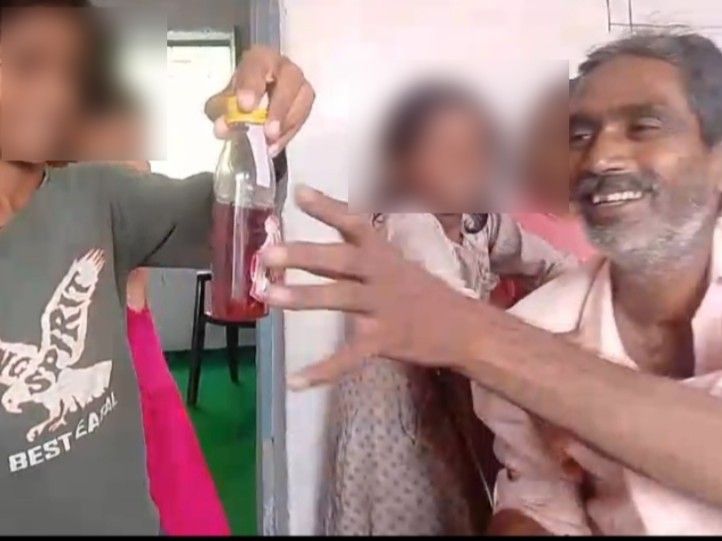 सुठारा के स्कूल में शराबी शिक्षक की करतूत: बच्चों के सामने पी बीड़ी और दिखाई बोतल, DEO ने किया सस्पेंड