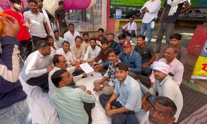 गोहद में गोवंश की समस्या पर गोसेवकों की भूख हड़ताल खत्म, पांच दिन में समाधान का मिला भरोसा