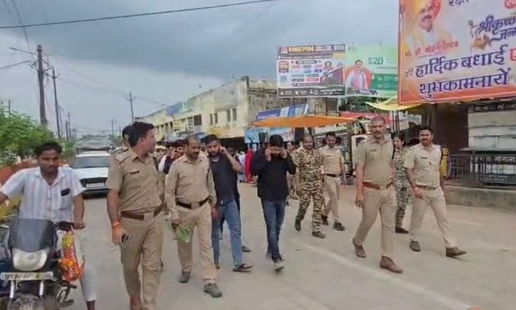 दतिया में पुलिस की बड़ी कार्रवाई: नौ जुआरी गिरफ्तार, नकदी जब्त कर निकाला गया जुलूस