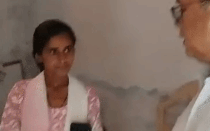 मुरैना: औचक निरीक्षण में खुली पोल, 65 हजार पाने वाले हेडमास्टर की जगह 4500 रुपए में पढ़ा रही थी प्राइवेट टीचर
