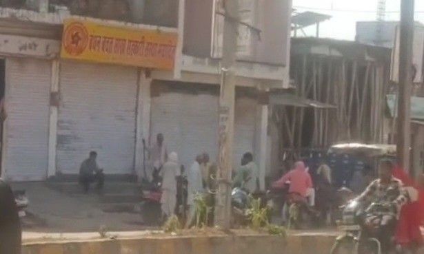 भितरवार के कोऑपरेटिव बैंक में रुपए निकासी को लेकर हंगामा, ग्राहक और कर्मचारियों में मारपीट