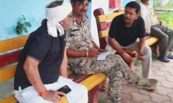 अटेर रोड पर नीम की दातून तोड़ रहे बुजुर्ग की करंट लगने से मौत, हाईटेंशन लाइन की चपेट में आया सरिया