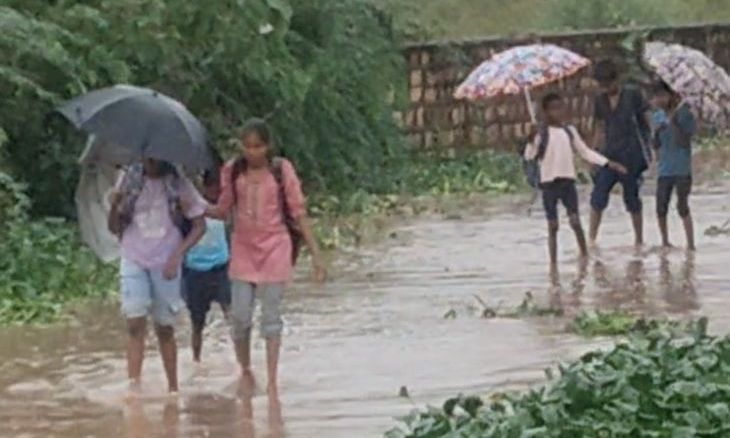 सबलगढ़ में पहली मानसूनी बारिश ने खोली जल निकासी की पोल, नेशनल हाईवे 552 जलमग्न