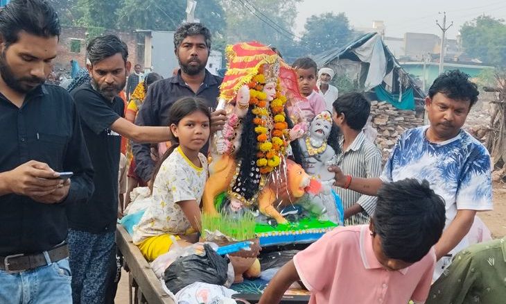 सबलगढ़ में संपन्न हुआ नवदुर्गा महोत्सव, रानी तालाब में नम आंखों से दी गई मां को विदाई