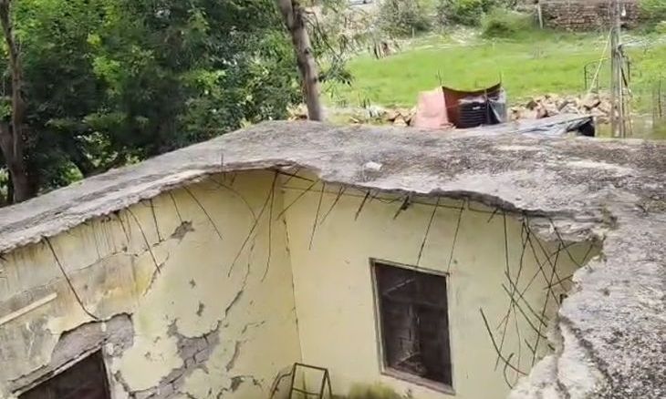 बड़ौदा में जर्जर एससी-एसटी छात्रावास की गिरी छत, खतरनाक कमरों में रहने को मजबूर हैं 50 से अधिक छात्र