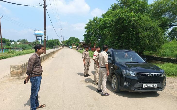 आलमपुर में पुलिस की सख्त वाहन चेकिंग, नियमों का उल्लंघन करने पर वसूला गया जुर्माना
