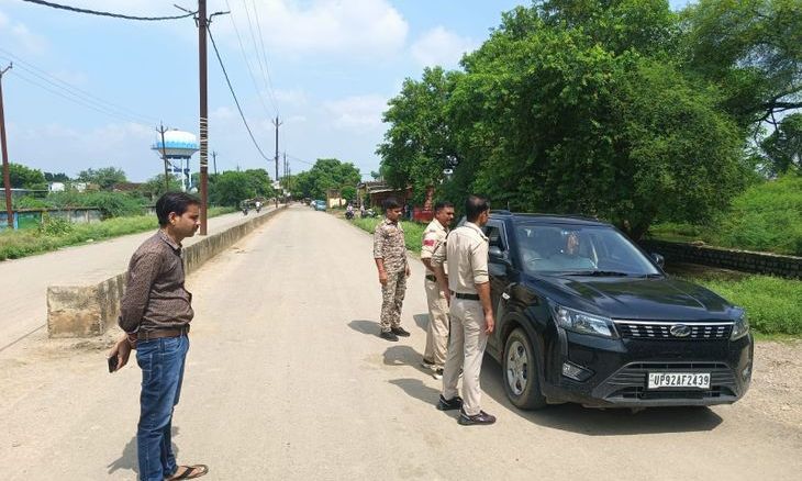 आलमपुर में पुलिस की सख्त वाहन चेकिंग, नियमों का उल्लंघन करने पर वसूला गया जुर्माना