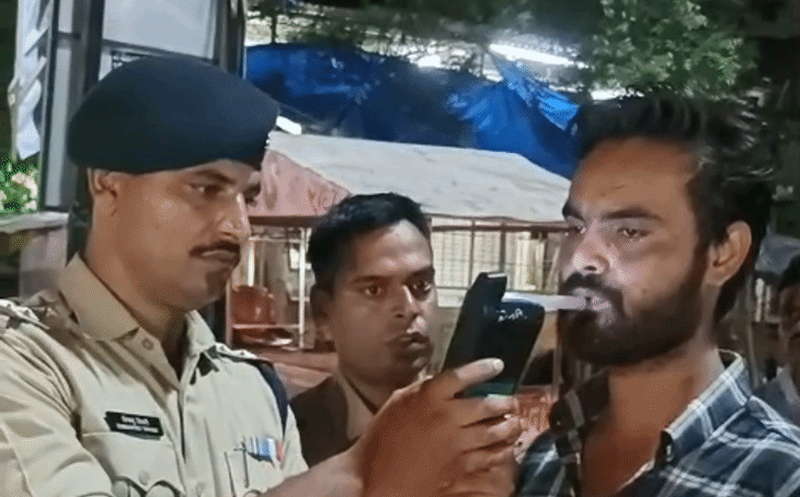 दतिया में पुलिस का औचक अभियान: सिफारिशें हुईं बेअसर, 70 से अधिक वाहन चालकों के कटे चालान