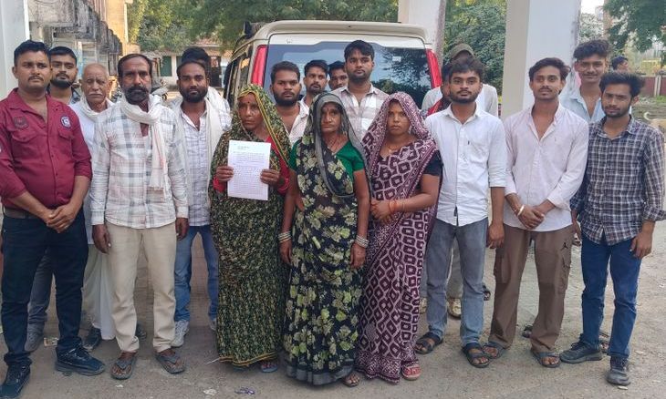 दतिया में मारपीट के पीड़ित पर राजीनामा का दबाव, झूठे केस में फंसाने की धमकी लेकर एसपी दफ्तर पहुंचे ग्रामीण