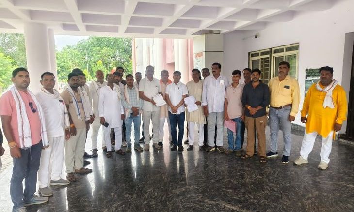 सबलगढ़ जनपद में कमीशनखोरी के आरोप: सहायक यंत्री को हटाने की मांग, कलेक्टर को सौंपा ज्ञापन