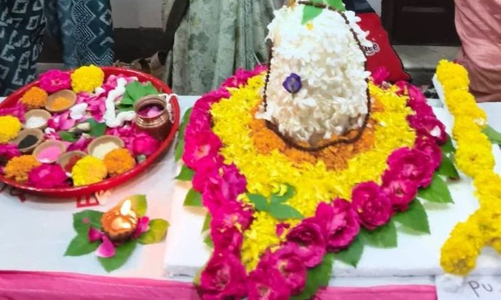 महाराजा अग्रसेन जयंती: सबलगढ़ में महिलाओं ने फूलों की पंखुड़ियों से उकेरी कलाकृतियां, उमड़ी भीड़