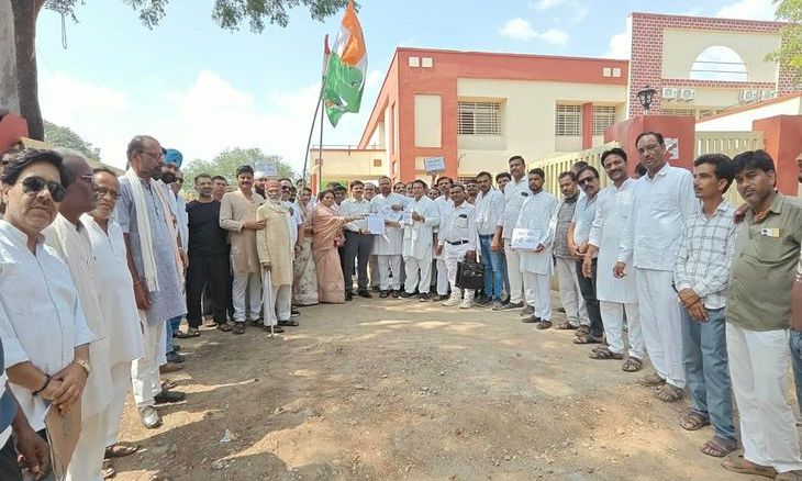 अशोकनगर: मुख्य निर्वाचन आयुक्त के इस्तीफे की मांग को लेकर कांग्रेस का प्रदर्शन, निकाला गया मार्च