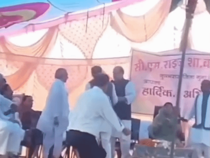 गुना के सीएम राइज स्कूल में स्वतंत्रता दिवस पर हंगामा, मंच पर भिड़े भाजपा और कांग्रेस नेता