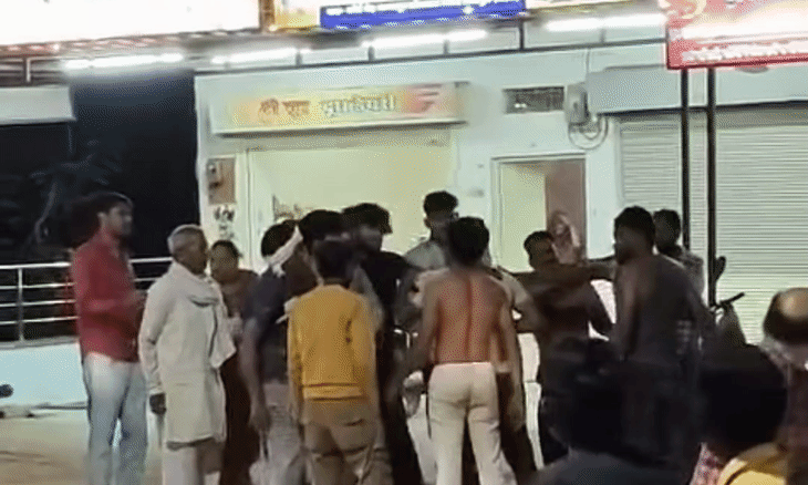 कोलारस में डेयरी बैनर पर मार्कर चलाने को लेकर खूनी संघर्ष, संचालक समेत तीन परिजन घायल