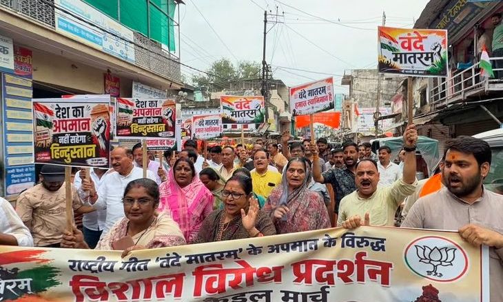श्योपुर में भाजपा ने निकाला कैंडल मार्च, कांग्रेस नेताओं पर राष्ट्रीय गीत के अपमान का लगाया आरोप