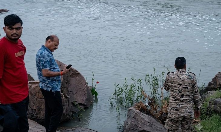 भितरवार में खाद-बीज दुकान जा रहा युवक लापता, पार्वती नदी के खरेरी घाट पर मिला बाइक और सामान