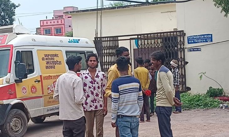 अशोकनगर में सर्पदंश के बाद झाड़-फूंक के फेर में गई जान, दो घंटे तक अस्पताल नहीं ले गए परिजन