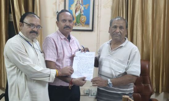 गुना में संकुल क्लर्कों की लापरवाही से अटकी शिक्षकों की ई-अटेंडेंस, डीईओ ने दिए 15 दिन के अल्टीमेटम