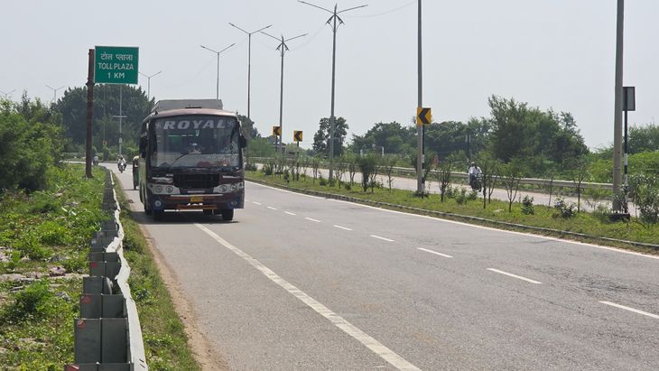 दतिया में जानलेवा बनी रॉन्ग साइड ड्राइविंग, एक किलोमीटर का फेरा बचाने के चक्कर में हो रहे हैं हादसे