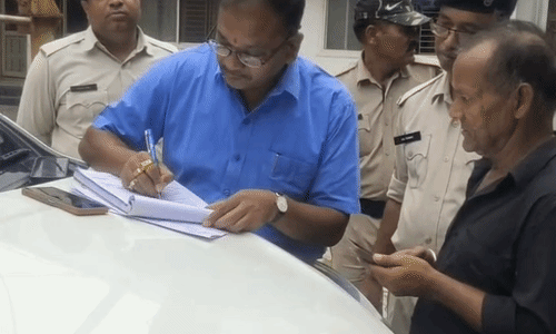मुरैना जिला अस्पताल में परिवहन विभाग की कार्रवाई, नियमों के विरुद्ध चल रही तीन एम्बुलेंस जब्त