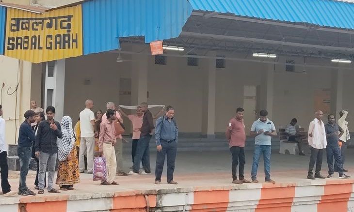 ग्वालियर-सबलगढ़ मेमू ट्रेन: दूसरे दिन सबलगढ़ से बिके 226 टिकट, सुबह के समय ट्रेन चलाने की उठी मांग