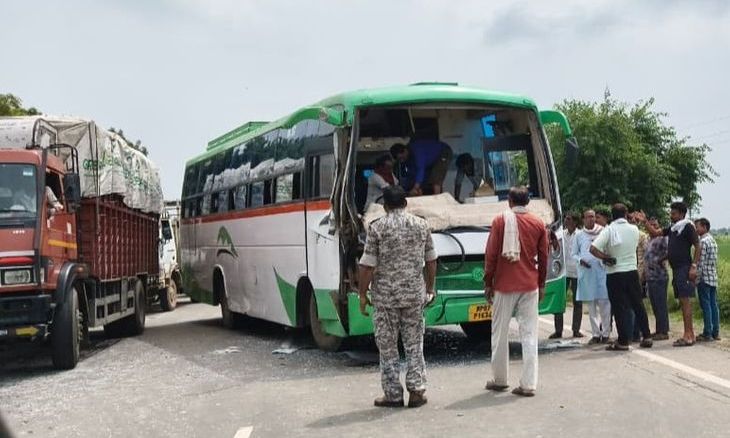 भिंड में एनएच-719 पर टला बड़ा सड़क हादसा, ऑटो को बचाने के चक्कर में आपस में टकराई बसें