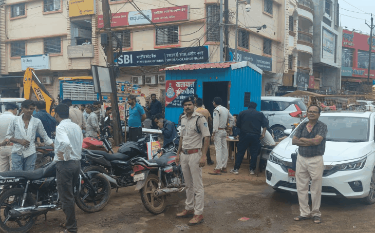 अशोकनगर में मोबाइल कोर्ट का अभियान: यातायात नियम तोड़ने पर 23 वाहनों के चालान, वसूला गया जुर्माना