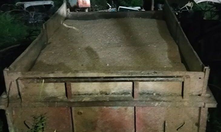 मुरैना के सबलगढ़ में पुलिस का शिकंजा, चंबल की अवैध रेत से भरी ट्रॉली जब्त