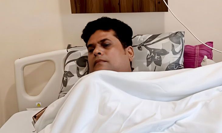 शिवपुरी में आवारा सांड के हमले से बाइक सवार शिक्षक गंभीर रूप से घायल, ग्वालियर रैफर