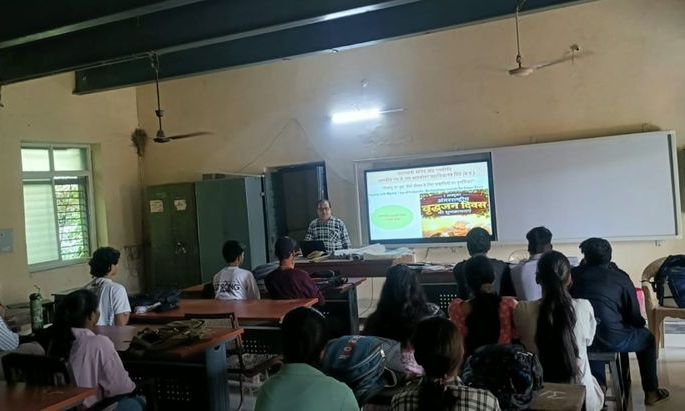 भिंड के एक्सीलेंस कॉलेज में संगोष्ठी: बुजुर्गों का सम्मान और उनकी समाज में भूमिका पर हुई चर्चा