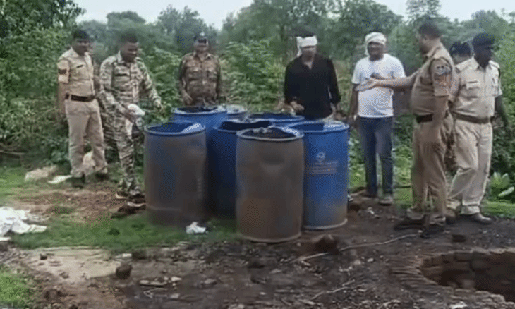 दतिया में कंजर डेरे पर पुलिस की बड़ी कार्रवाई, अवैध शराब बनाने का जखीरा जब्त