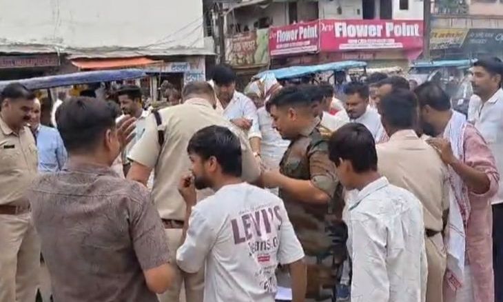 मुरैना में किसानों की समस्याओं को लेकर किसान कांग्रेस का प्रदर्शन, केंद्रीय कृषि मंत्री का पुतला फूंका