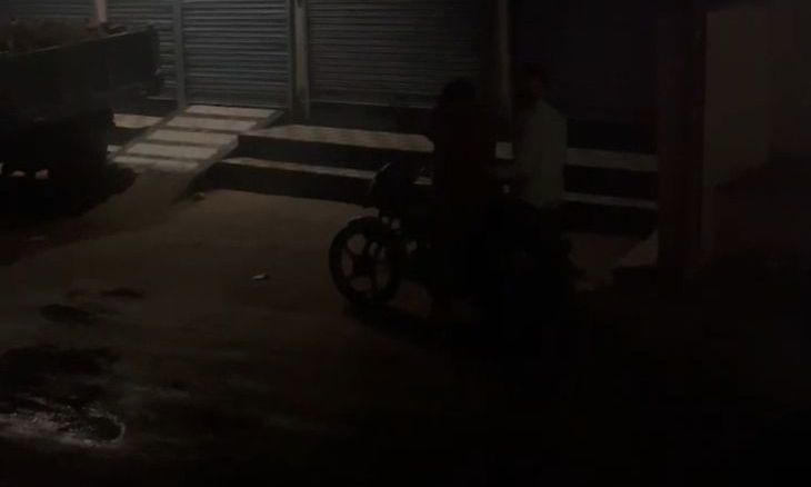 डबरा गांव में संपत्ति के विवाद को लेकर रात के वक्त घर पर फायरिंग और तोड़फोड़