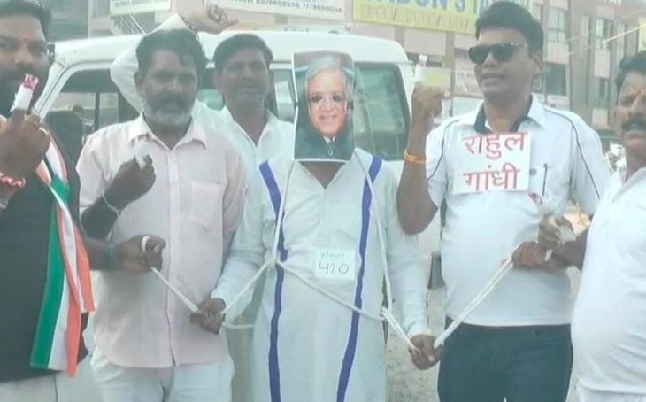 ग्वालियर में INDIA गठबंधन का प्रदर्शन: अचलेश्वर से फूलबाग तक निकला मार्च, प्रधानमंत्री के पुतले का दहन