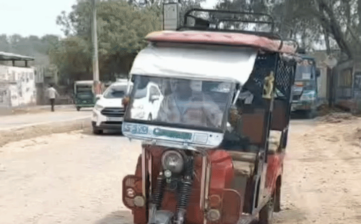 ग्वालियर में ई-रिक्शा सवार महिलाओं ने प्रोफेसर की पत्नी के पर्स से उड़ाए साढ़े छह लाख के जेवर