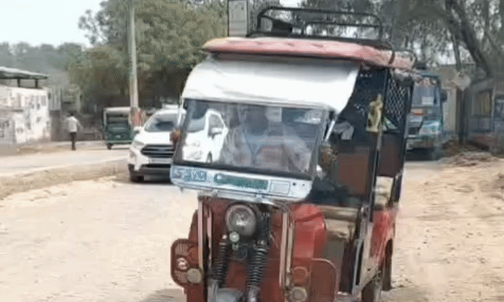 ग्वालियर में ई-रिक्शा सवार महिलाओं ने प्रोफेसर की पत्नी के पर्स से उड़ाए साढ़े छह लाख के जेवर