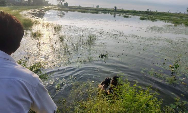शिवपुरी में गणेश विसर्जन के दौरान हादसा: तालाब में डूबे मूकबधिर युवक का शव सुबह पानी की बेलों से बरामद