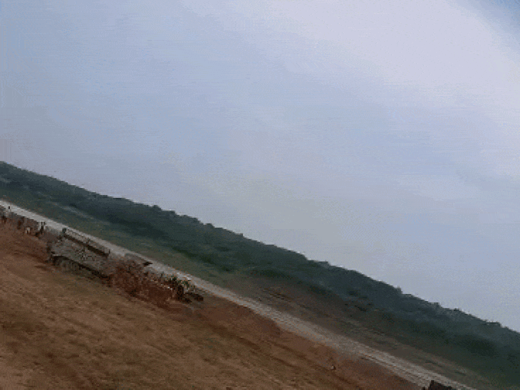 भिंड: असवार थाना प्रभारी के तबादले के बाद गिरवासा-लिलवारी में फिर बेखौफ दौड़े रेत से भरे ट्रैक्टर