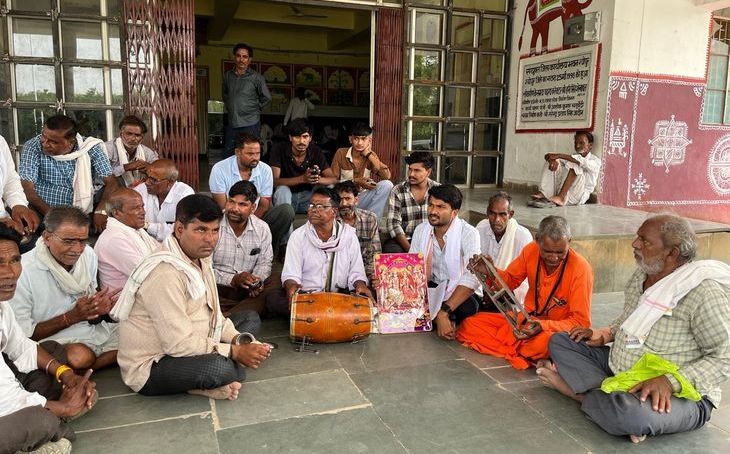 श्योपुर: जावदेश्वर मंदिर की 67 बीघा जमीन को लेकर ग्रामीणों का विरोध, कलेक्टर को सौंपा ज्ञापन