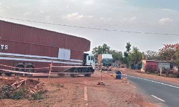कोलारस फोरलेन हाइवे पर हादसों का खतरा, बायपास पर रॉन्ग साइड चल रहे भारी वाहन और जगतपुर में अतिक्रमण बना मुसीबत