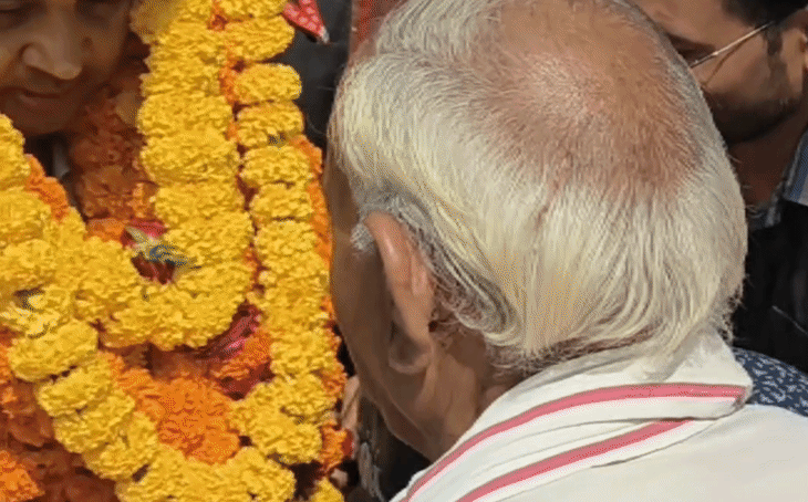गुना में खाद संकट पर भड़के अन्नदाता, सर्किट हाउस में सिंधिया के सामने सुनाई पीड़ा