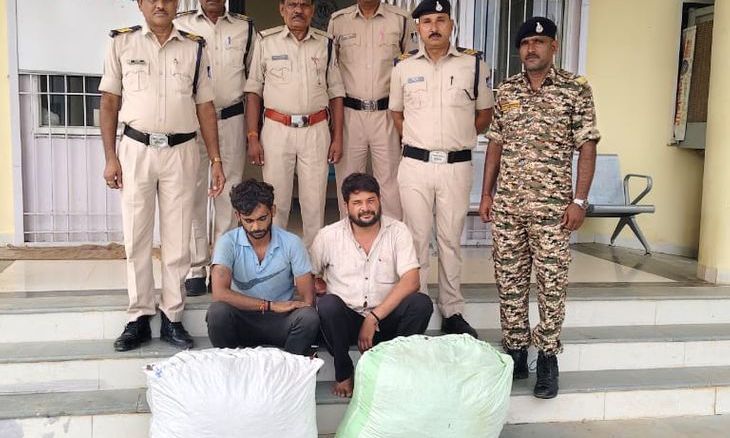 भितरवार में पुलिस की बड़ी कार्रवाई: बोलेरो गाड़ी से 57 किलो गांजा पकड़ाया, दो तस्कर गिरफ्तार