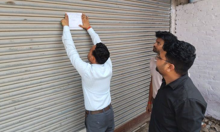 सबलगढ़ में नगर पालिका का बड़ा एक्शन: बकाया किराया और प्रीमियम न चुकाने पर 12 दुकानें सील