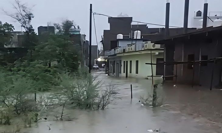 शिवपुरी के नमो नगर में भारी बारिश से जलभराव, भाजपा प्रवक्ता ने उठाए सवाल तो सीएमओ ने भेजी टीम