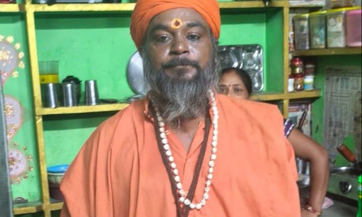 गुना पुलिस का बड़ा एक्शन: 11 साल से फरार चोर नेपाल बॉर्डर पर साधु बनकर काट रहा था फरारी, गांव लौटते ही गिरफ्तार