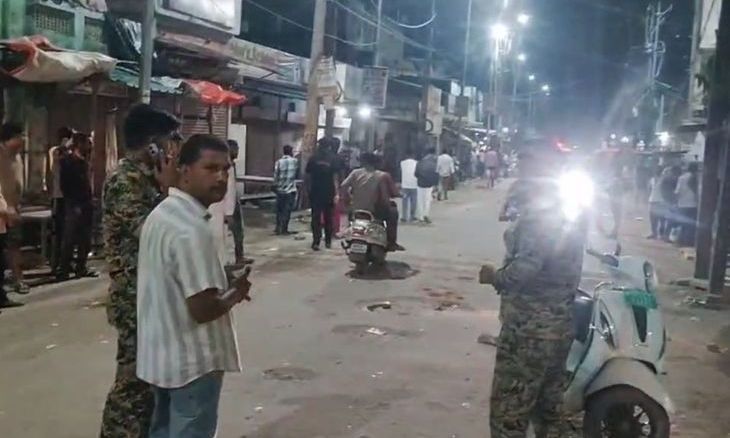 मुरैना की बनखंडी रोड पर बीती रात दो पक्षों में हुआ पथराव, इलाके में फैली सनसनी