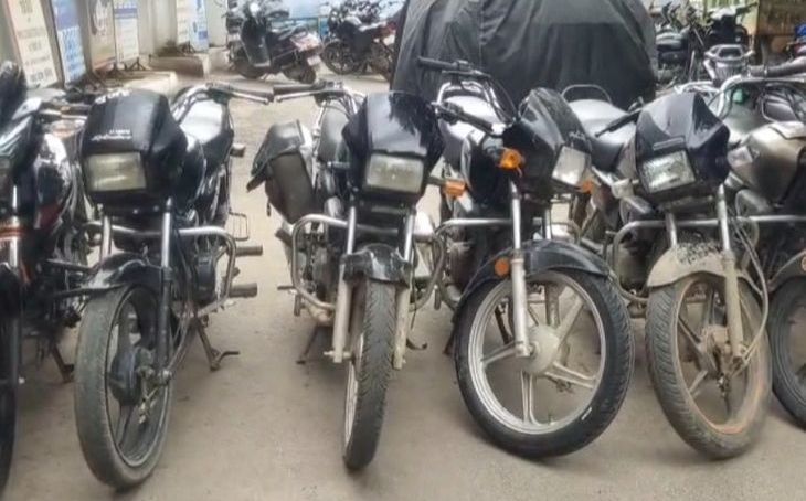 मुरैना पुलिस की बड़ी कार्रवाई: अंतरराज्यीय बाइक चोर गिरोह के चार बदमाश गिरफ्तार, दस मोटरसाइकिलें जब्त