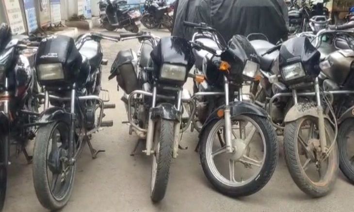 मुरैना पुलिस की बड़ी कार्रवाई: अंतरराज्यीय बाइक चोर गिरोह के चार बदमाश गिरफ्तार, दस मोटरसाइकिलें जब्त
